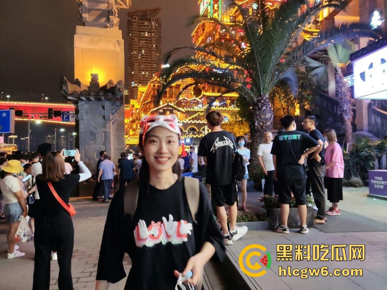 江苏南京初中教师【李婉如】跨年和男友视频通话,下面脱光被舔,全程骚到无法自控,年底断联前大家赶紧纪念一波!-1