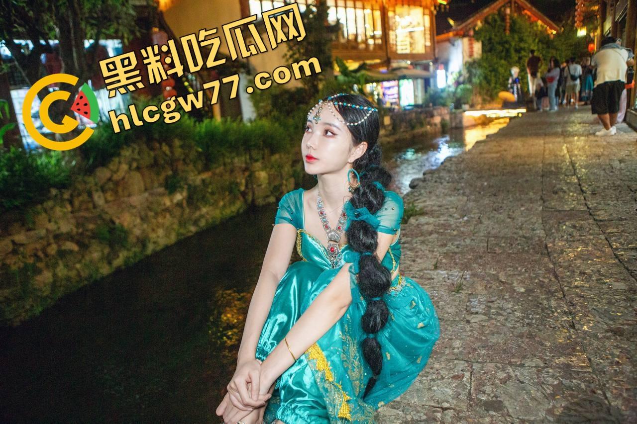 别看高中时装得纯,济南这【黄薇】私下骚得能申请国家级认证了,宿舍自拍都能剪出一部AV!-4