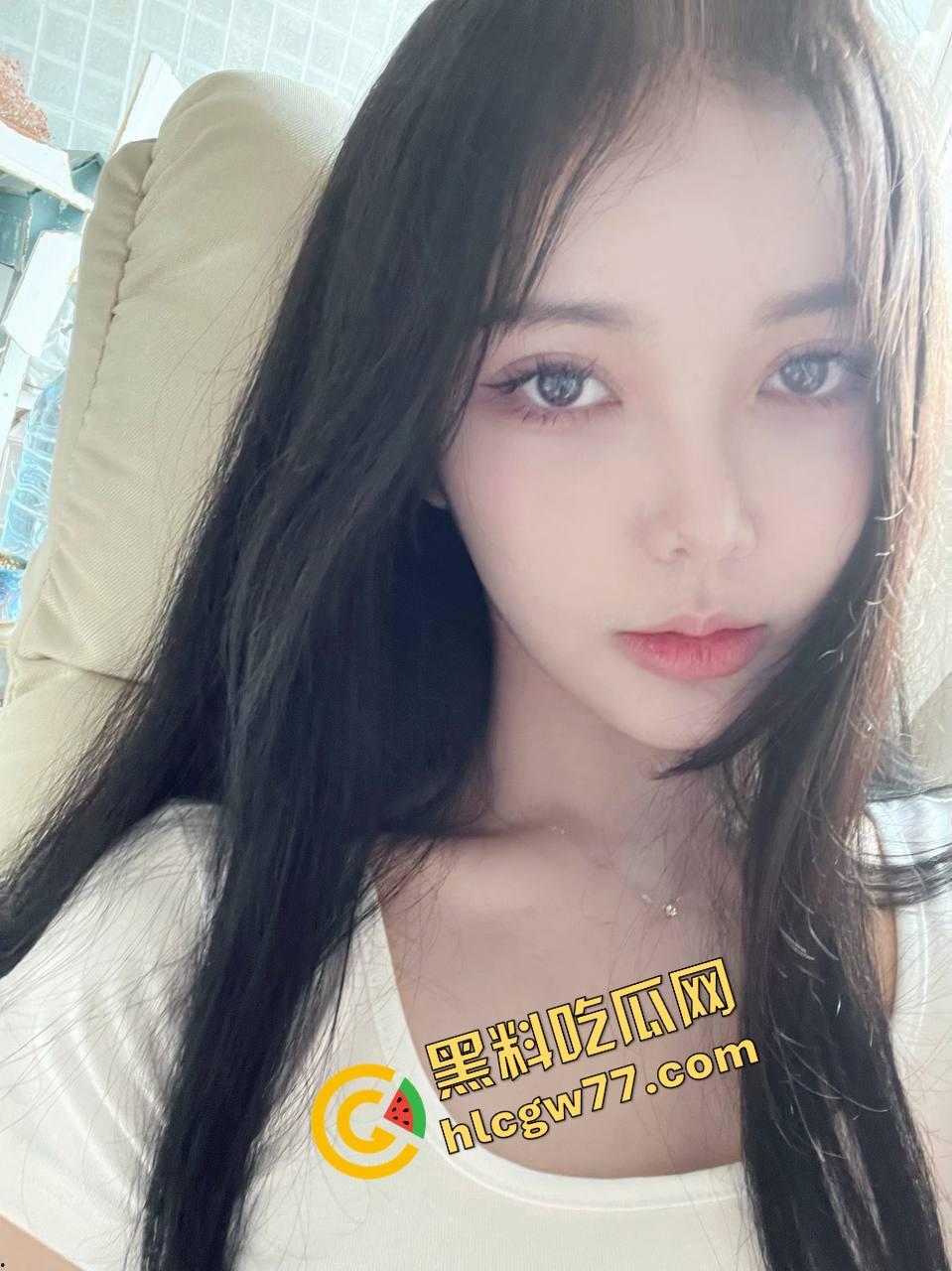 别看高中时装得纯,济南这【黄薇】私下骚得能申请国家级认证了,宿舍自拍都能剪出一部AV!-7