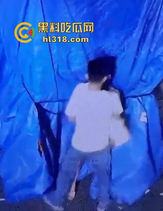 深夜小区惊现情侣野战,在监控底下明目张胆上演春宫戏,掰开双腿极其享受,小编实名表示羡慕!-3