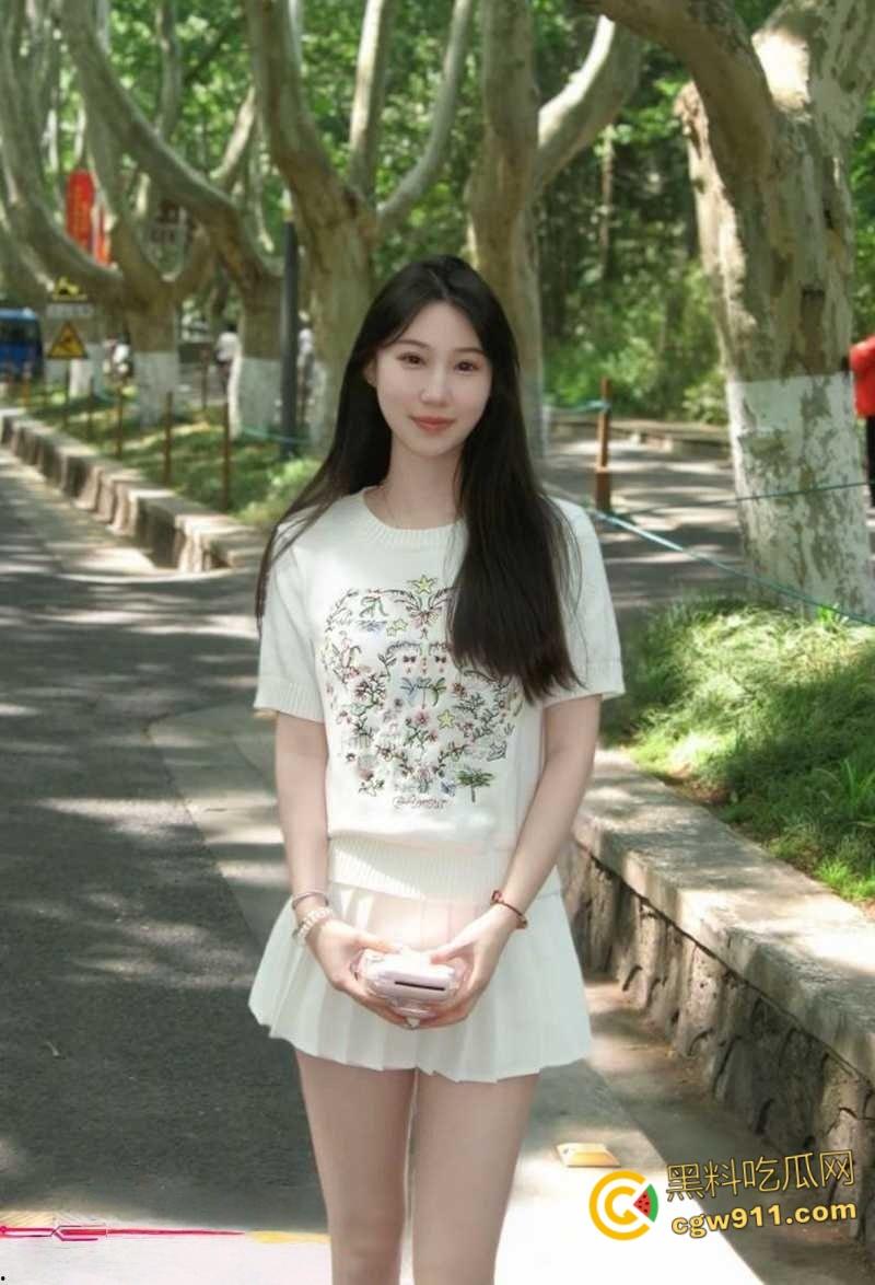 保定理工校花 【徐丽颖】,约炮成瘾玩情趣调教,穿JK戴狗链被爆操颜射吞精,堪称校园公交车随便上!-5