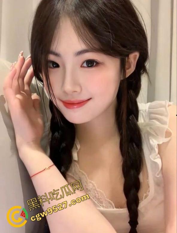 上海美乳人妻【张燕】出轨怀孕后被老公察觉， 大量不雅照公之于众，嫩乳美穴，魅力人妻-1