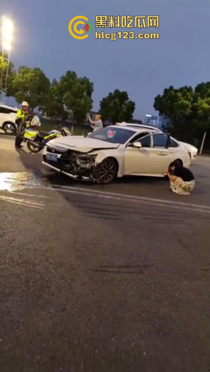又是女司机!一死一伤 苏州两轿车发生碰撞后撞向一非机动车!惨不忍睹-2