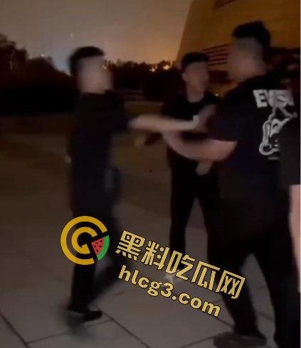 石家庄桥西区精神小伙『陈子豪』诈骗曝光!288元拜师费坑粉丝,暴揍视频真解气!-7