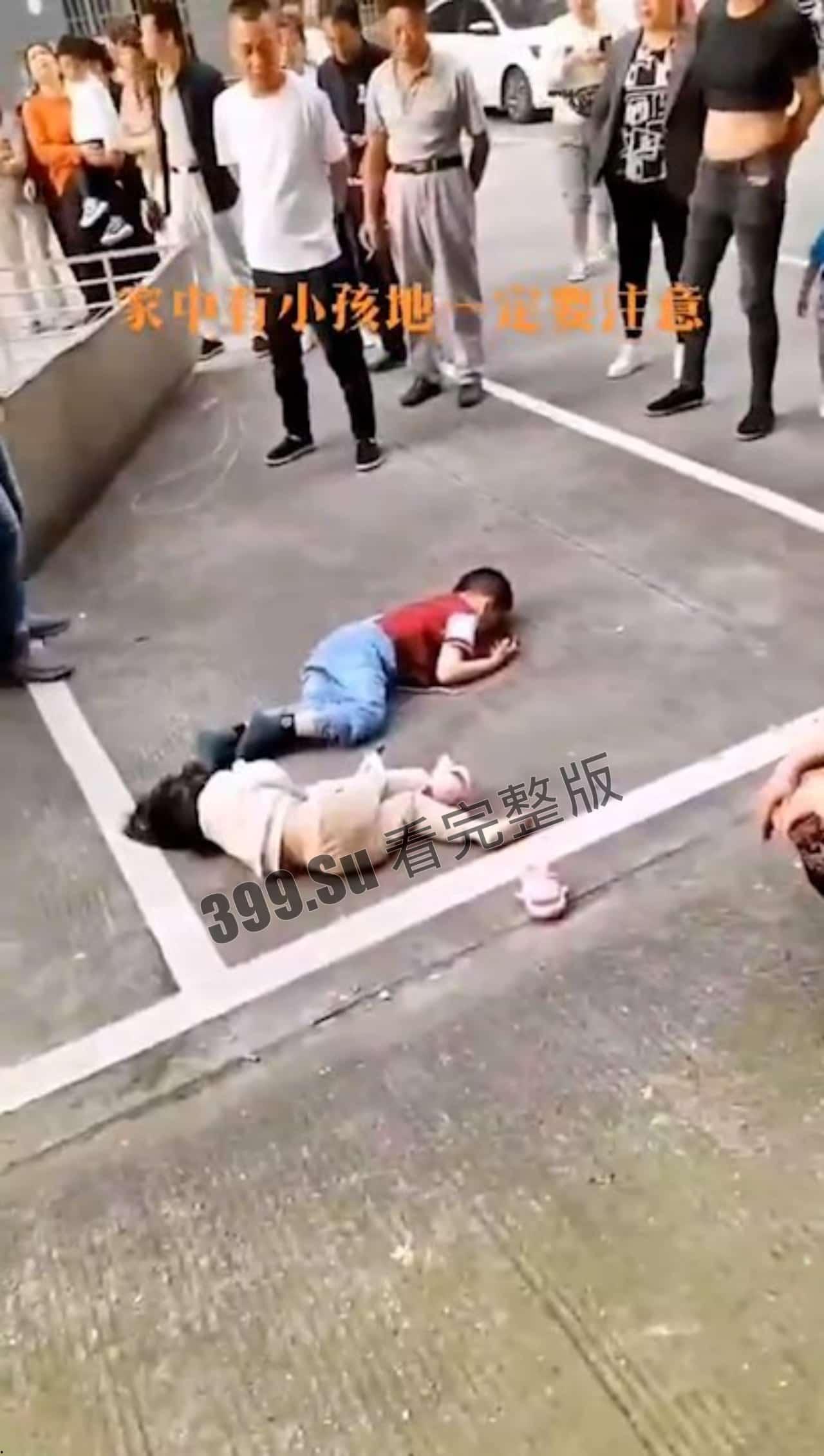 5月12日 两个幼童连带防盗窗 #坠楼 家长赶到现场当场痛哭-2