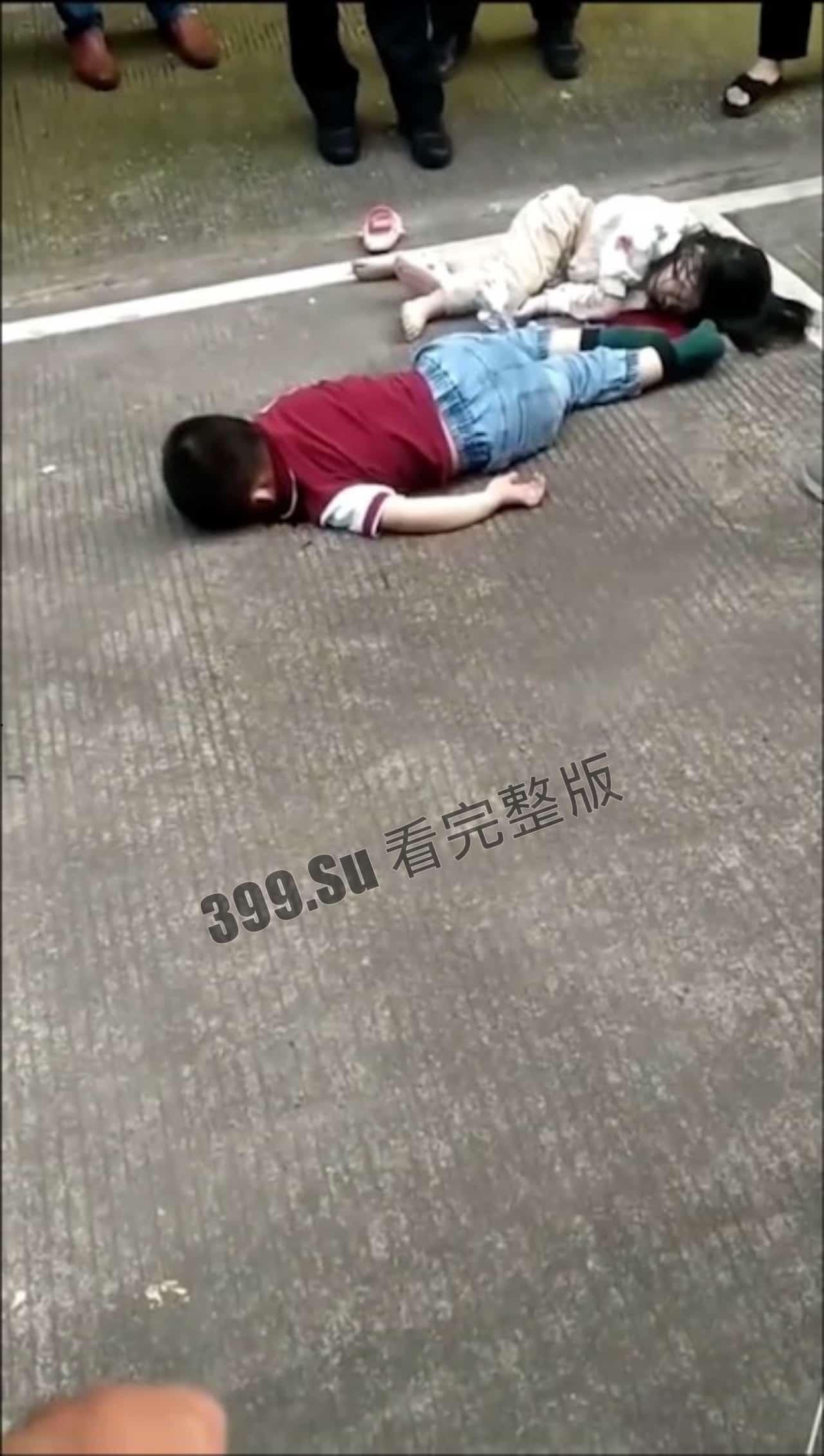 5月12日 两个幼童连带防盗窗 #坠楼 家长赶到现场当场痛哭-5