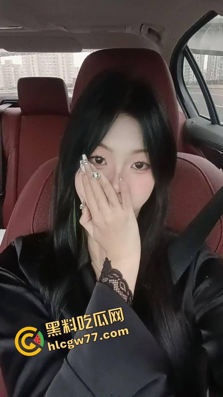 KTV好女孩装醉不拒摸,口口声声说没喝多,下一秒瘫沙发上被白摸逼,这不是醉是装给你摸的!-3