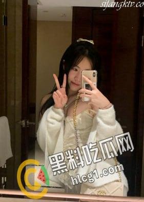 推特反差健身网红 悲哀小狗 高颜值女神自慰福利秀 JK装 豹纹裙白丝袜 诱惑满满！-1