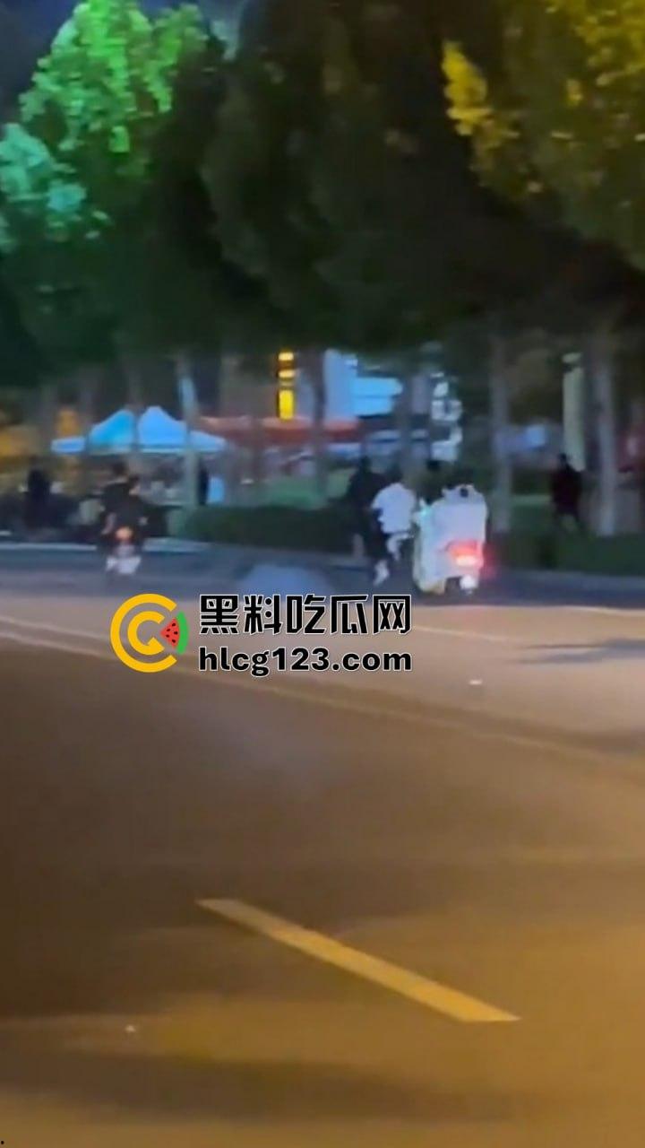 山东菏泽精神小伙群架约战！9月15日单县五中热闹了，郭有才的老家果然还是能打！-9