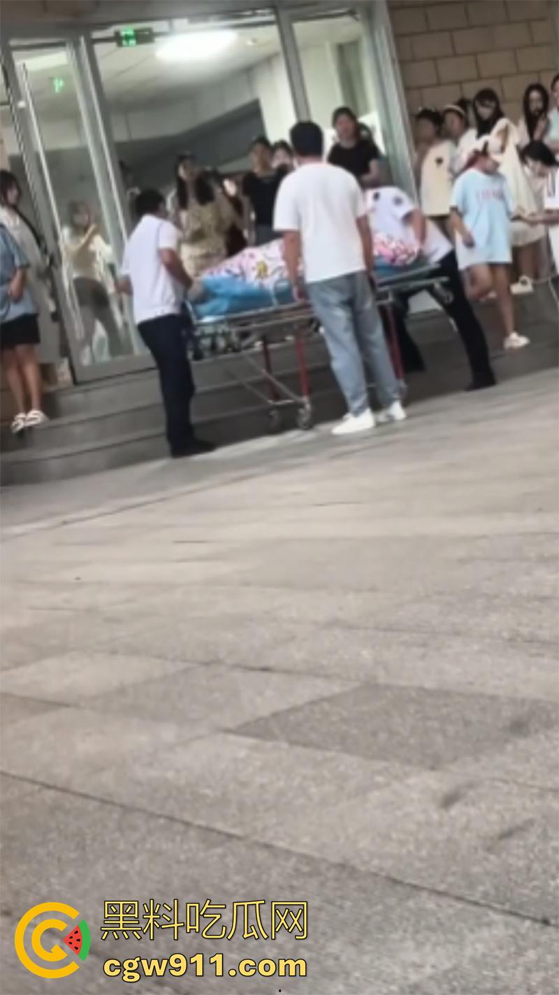 甘肃农业职业技术学院,女大学生宿舍分娩,遭大出血以及送医,做爱欢乐多,生子险送命啊!-6