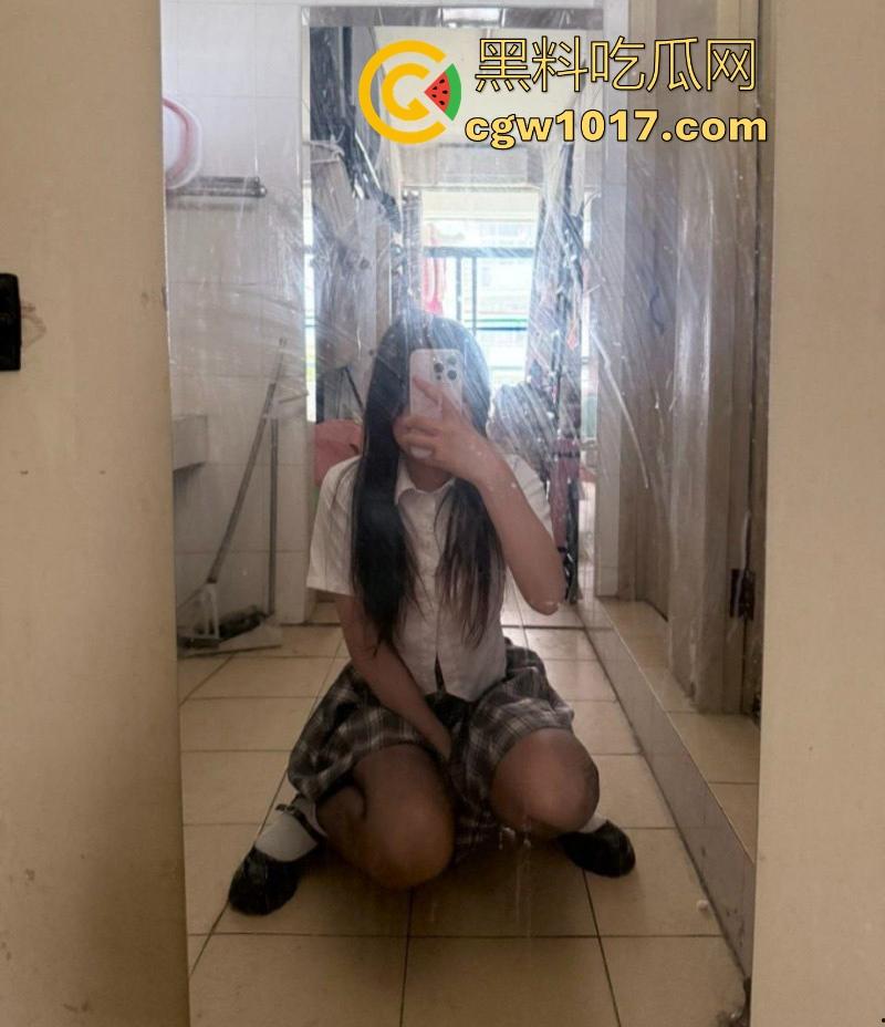 你的异地女友反差的一面!在你面前很慢热,在金主面前各种露逼诱惑,掀衣漏乳裙下春光乍现,白虎蜜穴湿漉漉!-1