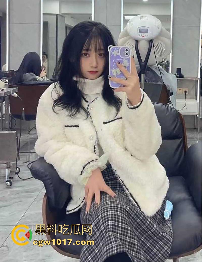 酒店幽会偷情出轨狂欢!年轻人妻母狗被情人猛攻骚穴,全程淫叫连连,不明所以的隔壁住客,以为是什么警报声了呢!-3