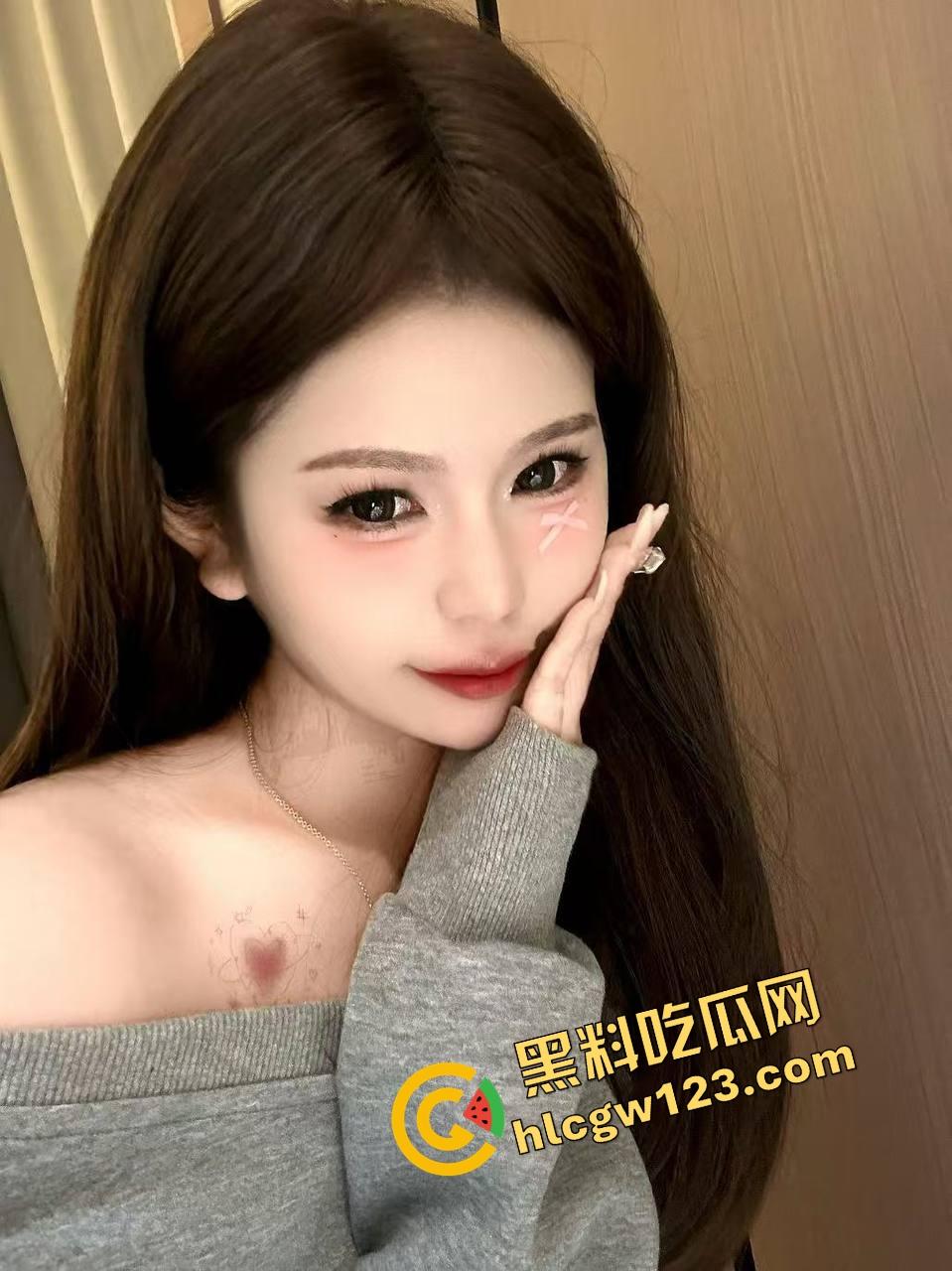 史上最抽象比赛诞生，击奶大赛惊现大奶互扇局人肉弹道学，大奶互抽啪啪响到底谁赢？先被打奶抽哭吗？-1