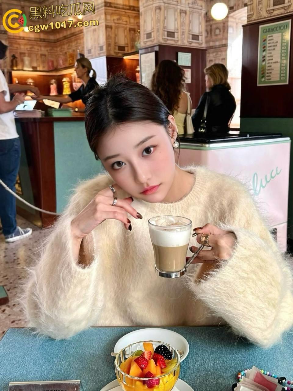 强推牛仔裤裤里丝的姐姐,狗链子拴起来调教,穿着吊带黑丝被后入狂操,对着脸爆射小母狗 !-2