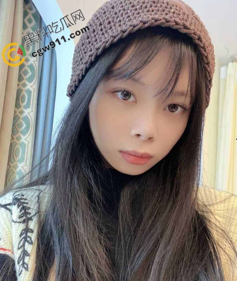 江苏无锡坐台女【陈馨阳】成功上岸后抛弃金主,与接盘侠光速闪婚,金主怒曝出性爱视频泄愤-8