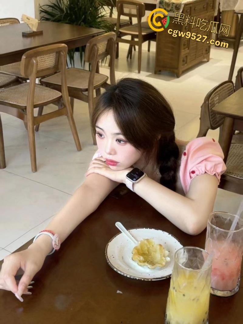 湖北大学渣女【程芷炜】,考上编制后踹了男友,惨遭男友曝光,害羞挡脸但身体很诚实,白虎嫩穴被各种玩弄 !-3