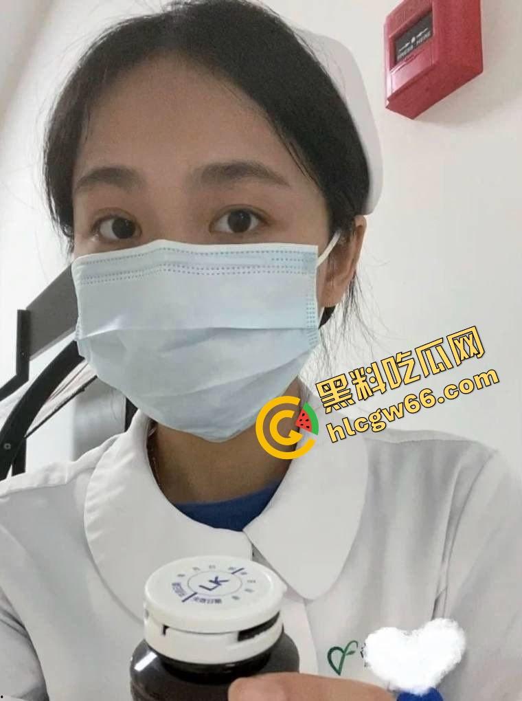 深圳罗湖人民医院反差护士『王艾琳』白天打针救人，晚上主动脱裤求插，深圳最会反差装的职业淫娃！-4