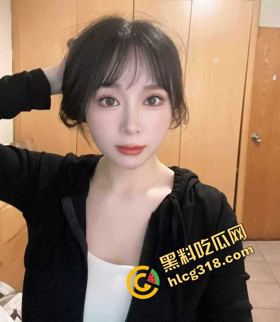 奶子走光都不遮?这这个就叫做专业!山西工商拉丁妹跳舞跳到走光,左边奶子完全露出还在跳!-2