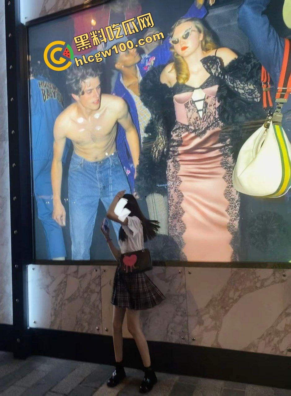 四川传媒学院清纯舞蹈生反差骚逼【毛雯怡】下海约操哥哥 JK后入白虎嫩穴 无套内射白浆直泄!原创独家流出!-1