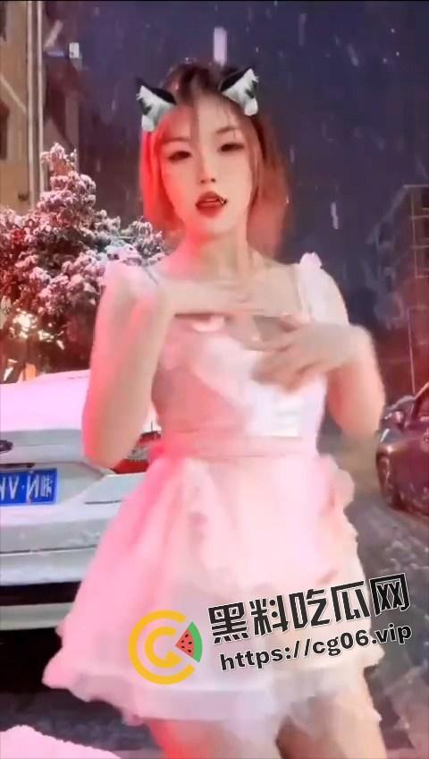 全网疯求!下雪天半裸跳舞主播第一视角!看看什么叫做敬业-1