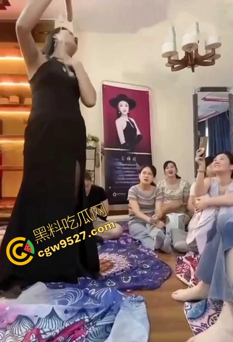 名媛培训班内部教学视频流出!性感女老师现场实操口活技术,原来当骚货还有这么多学问?-6