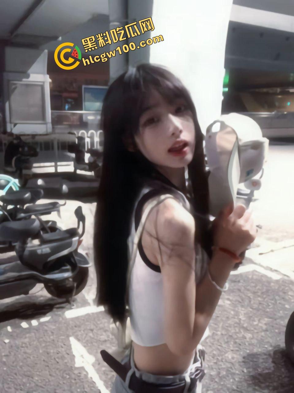 江西南昌清纯嫩妹反差少女【李晨柠】被精神小伙得吃,酒店约炮各种淫荡草逼娇喘!独家曝光流出!-1