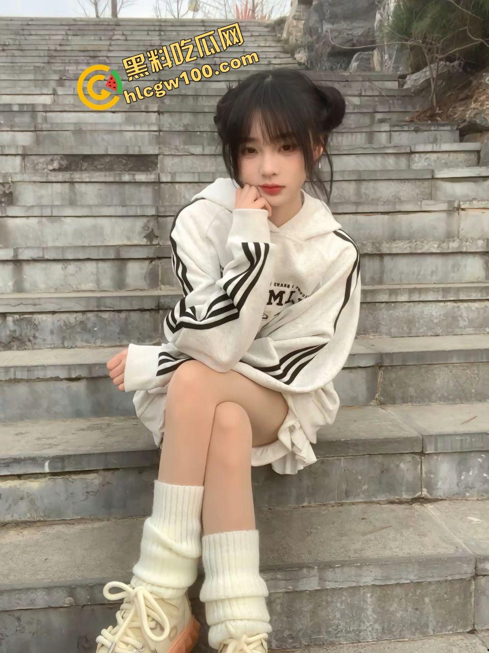 江西南昌清纯嫩妹反差少女【李晨柠】被精神小伙得吃,酒店约炮各种淫荡草逼娇喘!独家曝光流出!-3