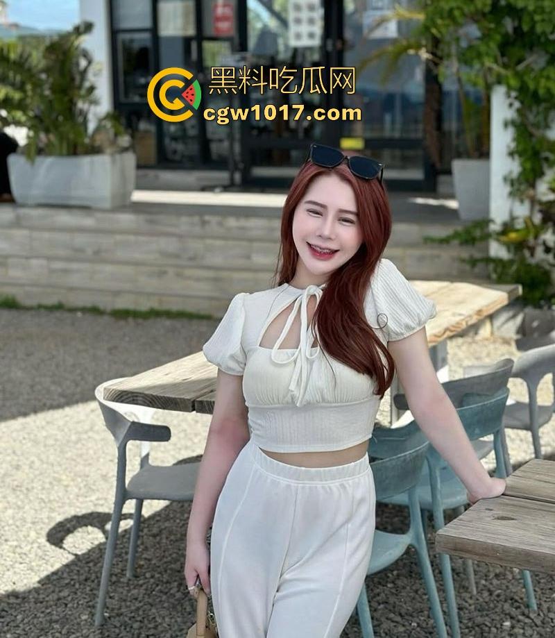 大神爆光约炮高颜值网美【洪七】甜美外表极品尤物身材,露脸口交18厘米大鸡巴整根吞没,骚逼骑乘后入疯狂榨精!-2