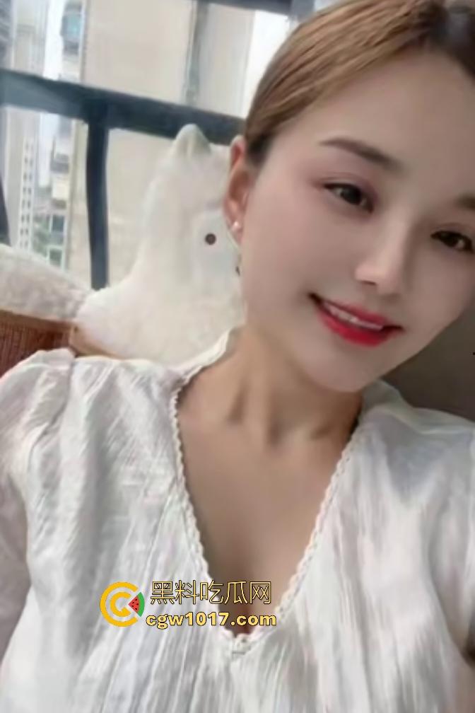 留守巨乳宝妈居家兼职,阳光下肉丝足交假屌,假鸡巴插B不敢全坐下,只因太久没做爱,兄弟们可不能让老婆守活寡啊!-1