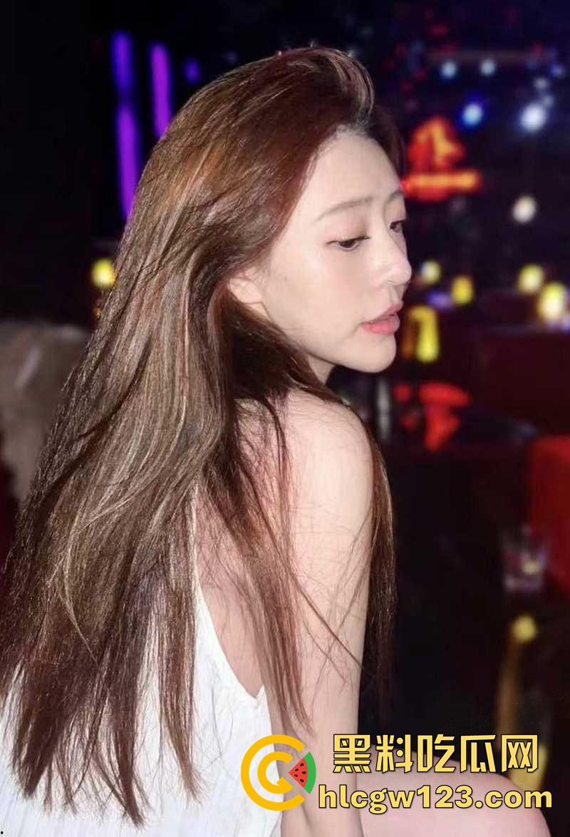 御姐颜值巨乳校花【顾盈】,太原职业技术学院骚逼,胸大腰细身材粉嫩逆天,舔功一流眼神勾人!-4