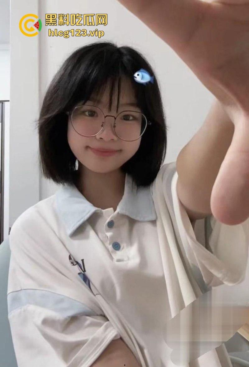 瓜友投稿！调教清纯短发高中生【李嘉琪】浴室淫荡裸聊 全程自慰抽插美腿翘起诱惑无限！-7