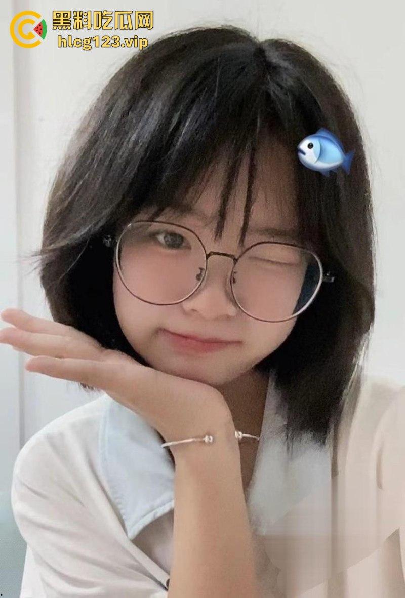 瓜友投稿！调教清纯短发高中生【李嘉琪】浴室淫荡裸聊 全程自慰抽插美腿翘起诱惑无限！-8