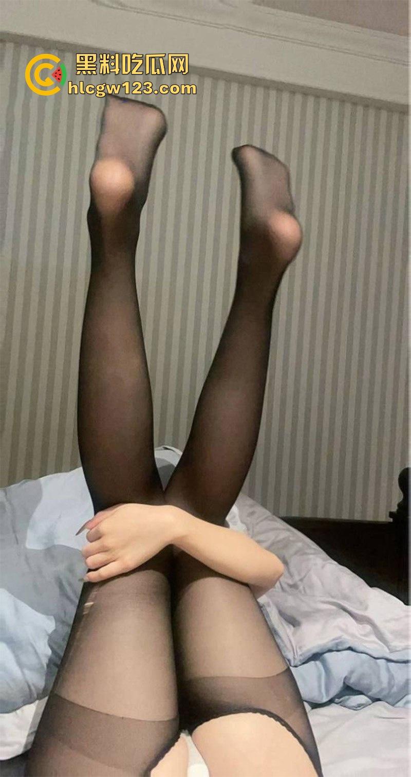 富二代真实约炮02年女大 怼脸拍摄极品嫩妹口交舔屌 无套抽插紧致一线天美穴 内射画面爽到爆!-7