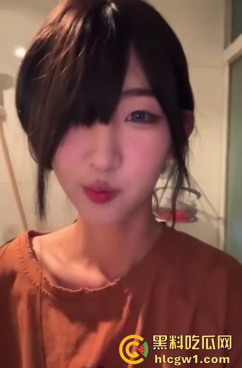 重口慎入!抖音40万粉丝网红【行简】金主高价定制曝光 大号水晶假屌插屁眼 屎都喷出来了!-3