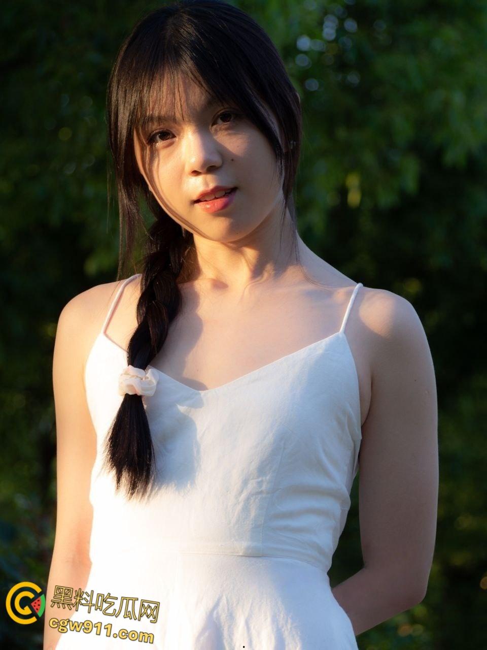 广东佛山新婚小夫妻,趁着休婚假在家疯狂做爱,开档黑丝足交韵味十足,蒙眼调教后入翘臀 !-2