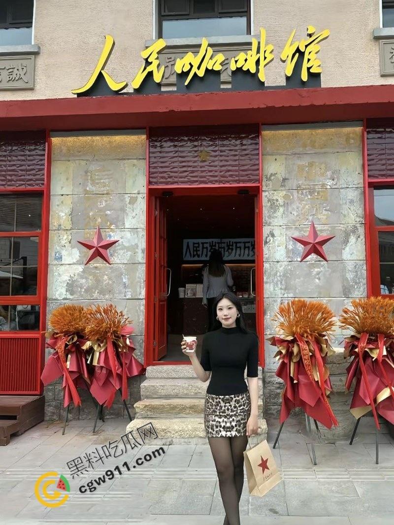 河南师范大学学妹【范静静】楼道狂野激情:窗前跪姿深喉,翘臀无套爆操,呻吟不断,血脉偾张爆裂-2