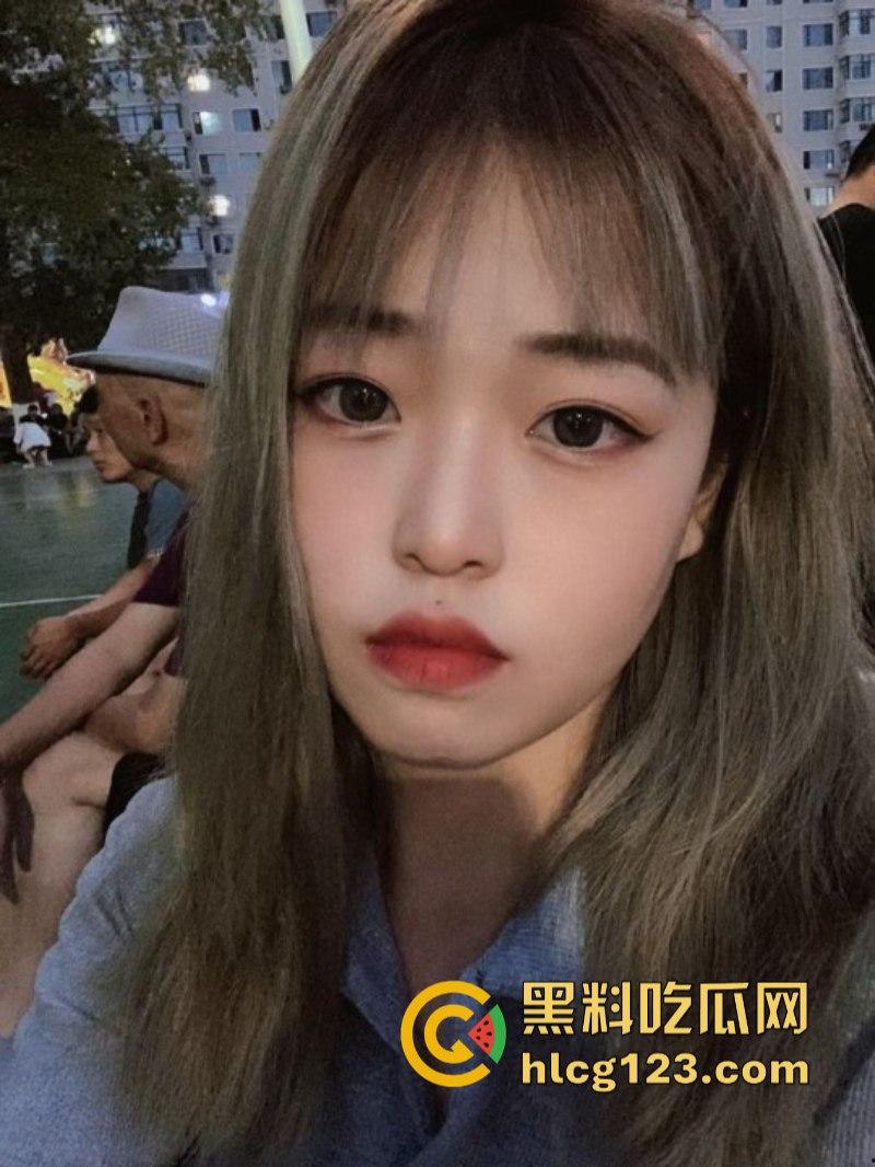 高质量露脸泄密【川音学院】21届声乐系学妹 朋友圈装纯私下约炮极度反差！-1