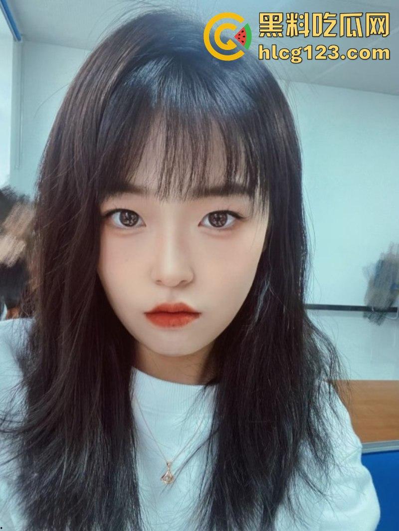 高质量露脸泄密【川音学院】21届声乐系学妹 朋友圈装纯私下约炮极度反差！-2