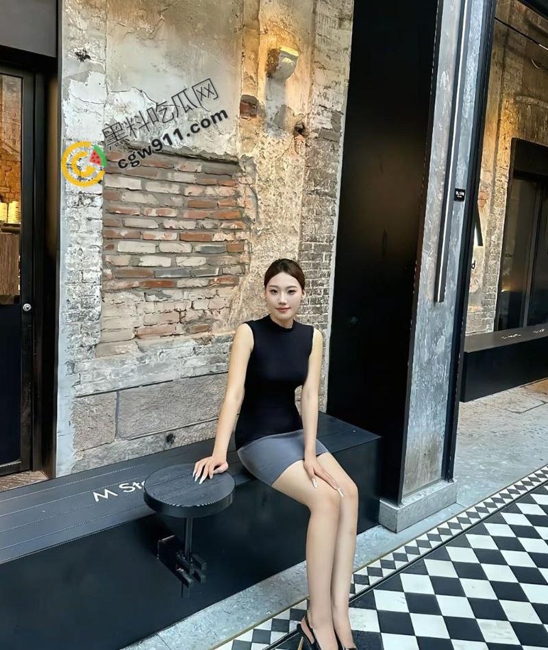 河南师范大学学妹【范静静】楼道狂野激情:窗前跪姿深喉,翘臀无套爆操,呻吟不断,血脉偾张爆裂-6