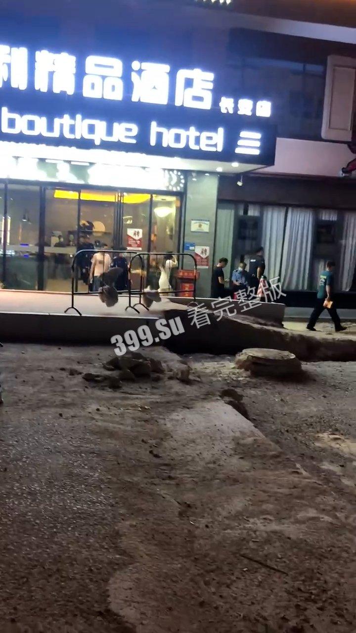 扫黄合集 常在河边走哪有不湿鞋 祝所有看到此视频的瓜友们都能在探险中平安归来!-1