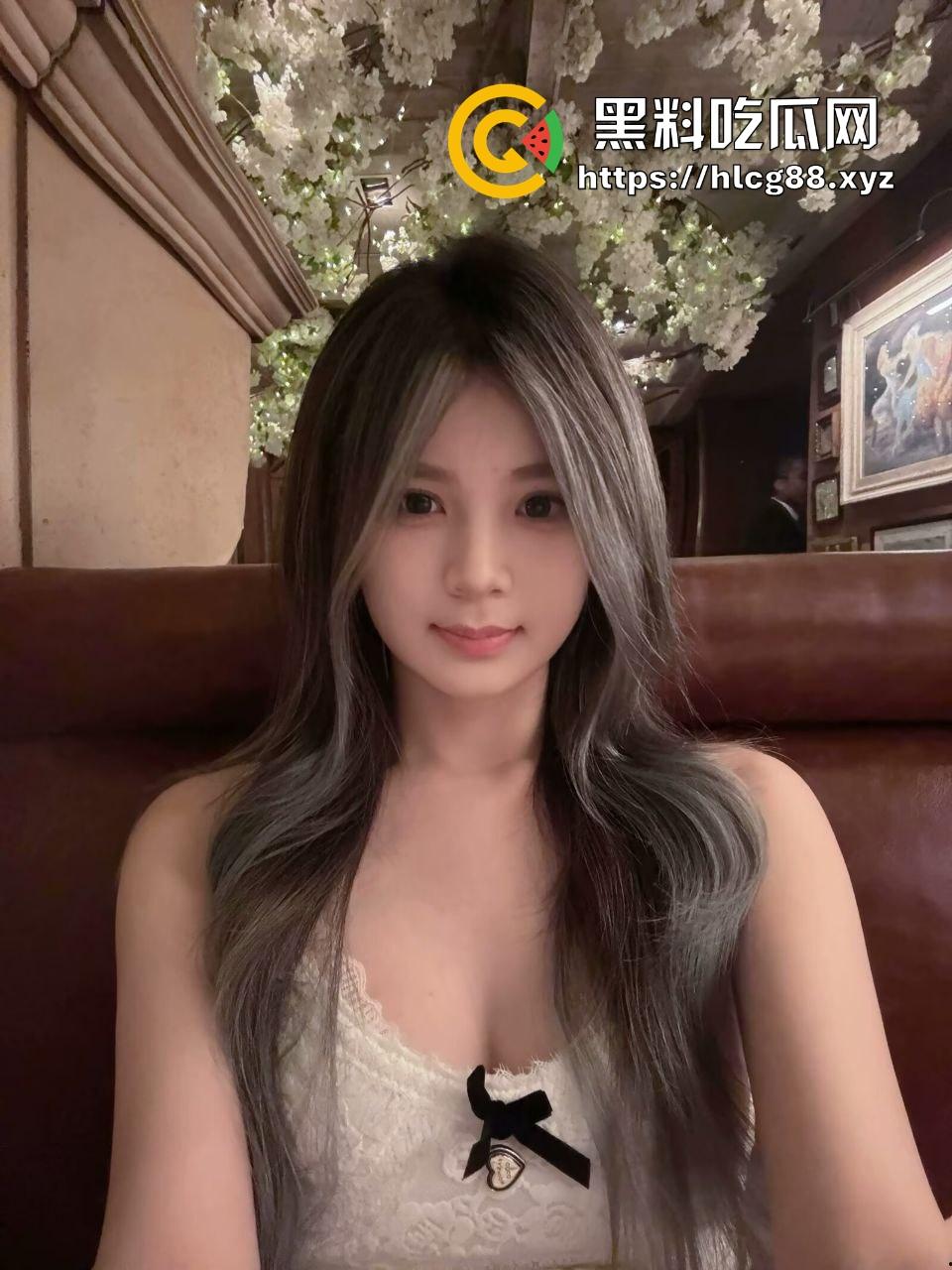 广州肇庆小区26岁人妻【春春】老公常出差变炮友玩物，裙子无内裤逛超市湿透渔网开干！-2