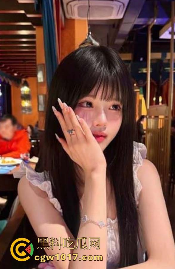 诱骗单纯女儿做爱,多姿势调教女儿嫩逼特写,扇耳光羞辱,我就知道她是个可以调教的抖M炮架!-3