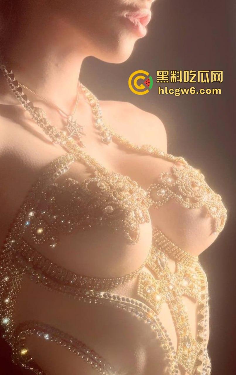 极品巨乳自拍视频外泄!大胆自嗨自慰骚姿势,全程高能让人看了欲罢不能!-8