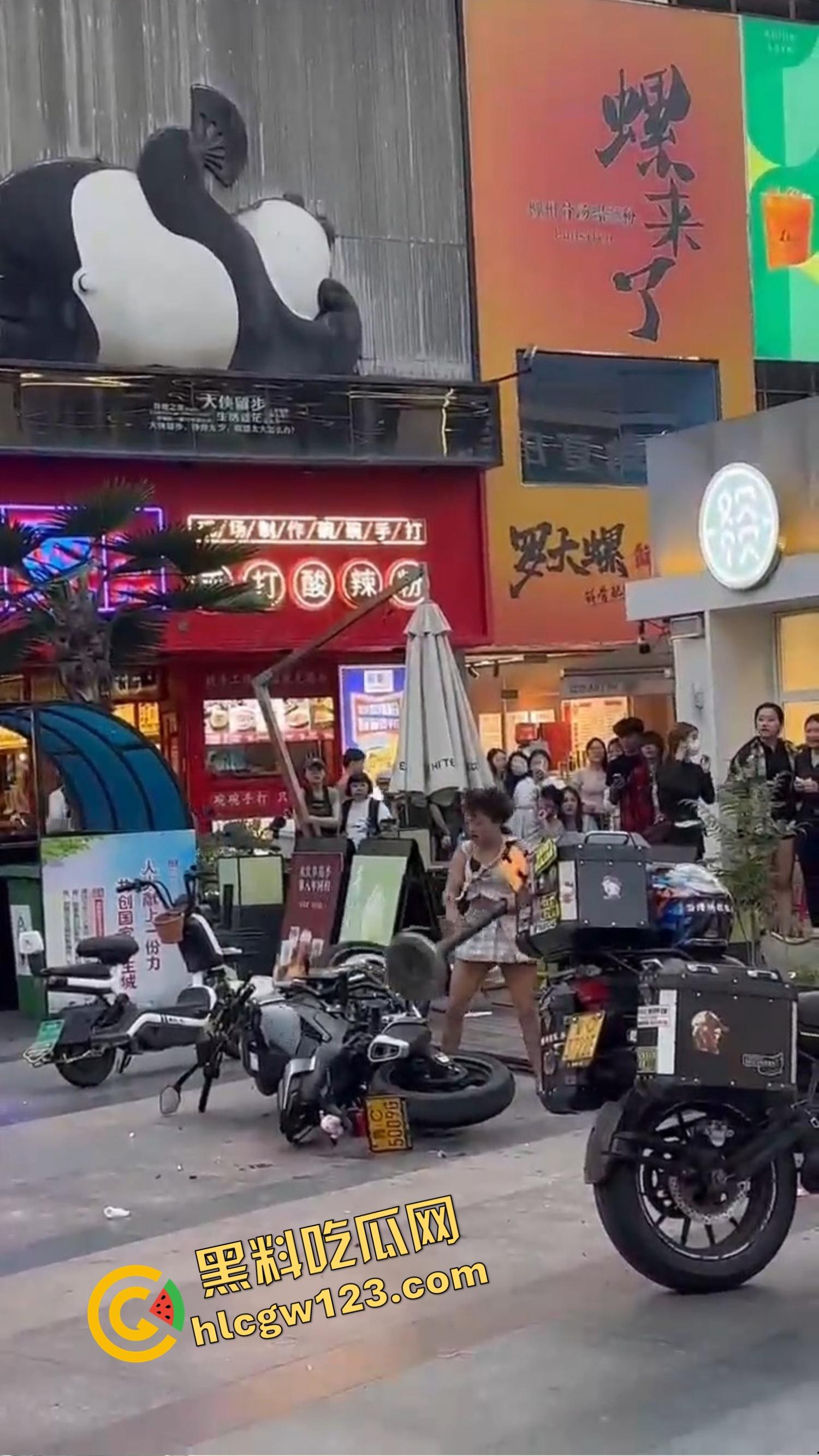 淄博JK铁锤妹妹怒砸春风450NK，穿着丁字裤情趣衣酸辣粉塞排气管，全网暴走萝莉认证已满级！-9