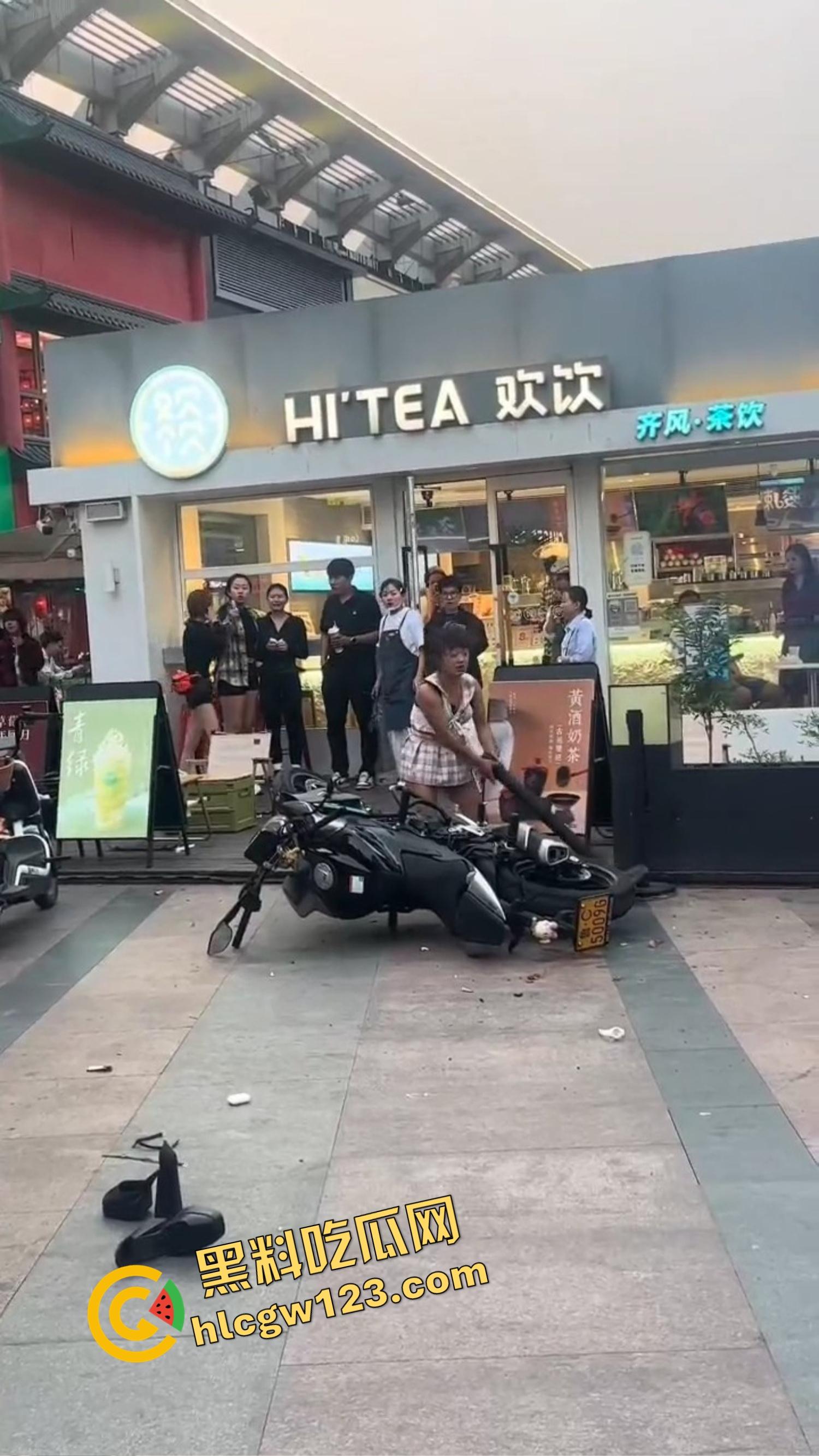 淄博JK铁锤妹妹怒砸春风450NK，穿着丁字裤情趣衣酸辣粉塞排气管，全网暴走萝莉认证已满级！-10