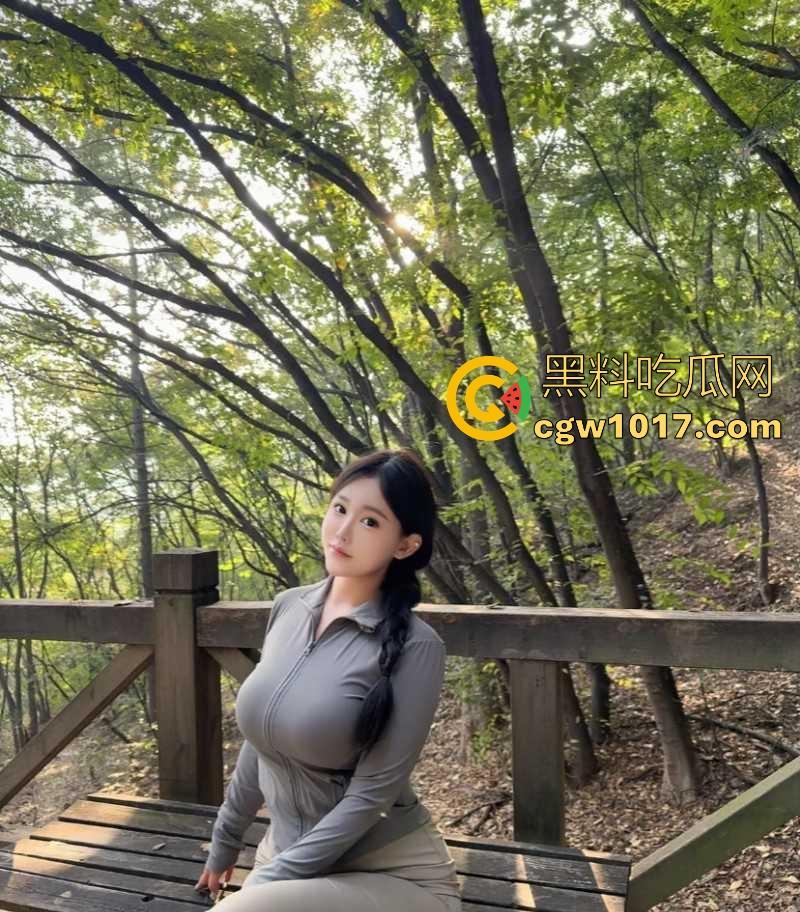 海角乱伦!家里的亲戚一起聚餐,与嫂子棋牌室激情交欢,亲友在隔壁打麻将,小叔子奋力操逼播种!-1