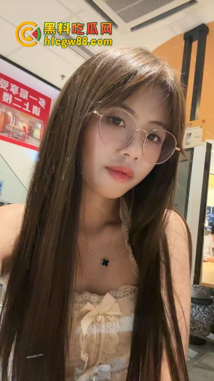 厦门酒吧气氛组极品眼镜骚婊『兰芊芊』酒吧10瓶皇家礼炮带走,制服丝袜被操高潮了主动求拍!-4