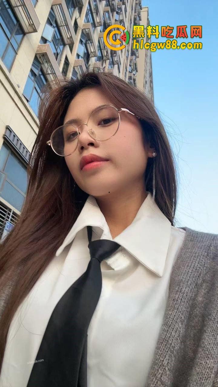 厦门酒吧气氛组极品眼镜骚婊『兰芊芊』酒吧10瓶皇家礼炮带走,制服丝袜被操高潮了主动求拍!-12