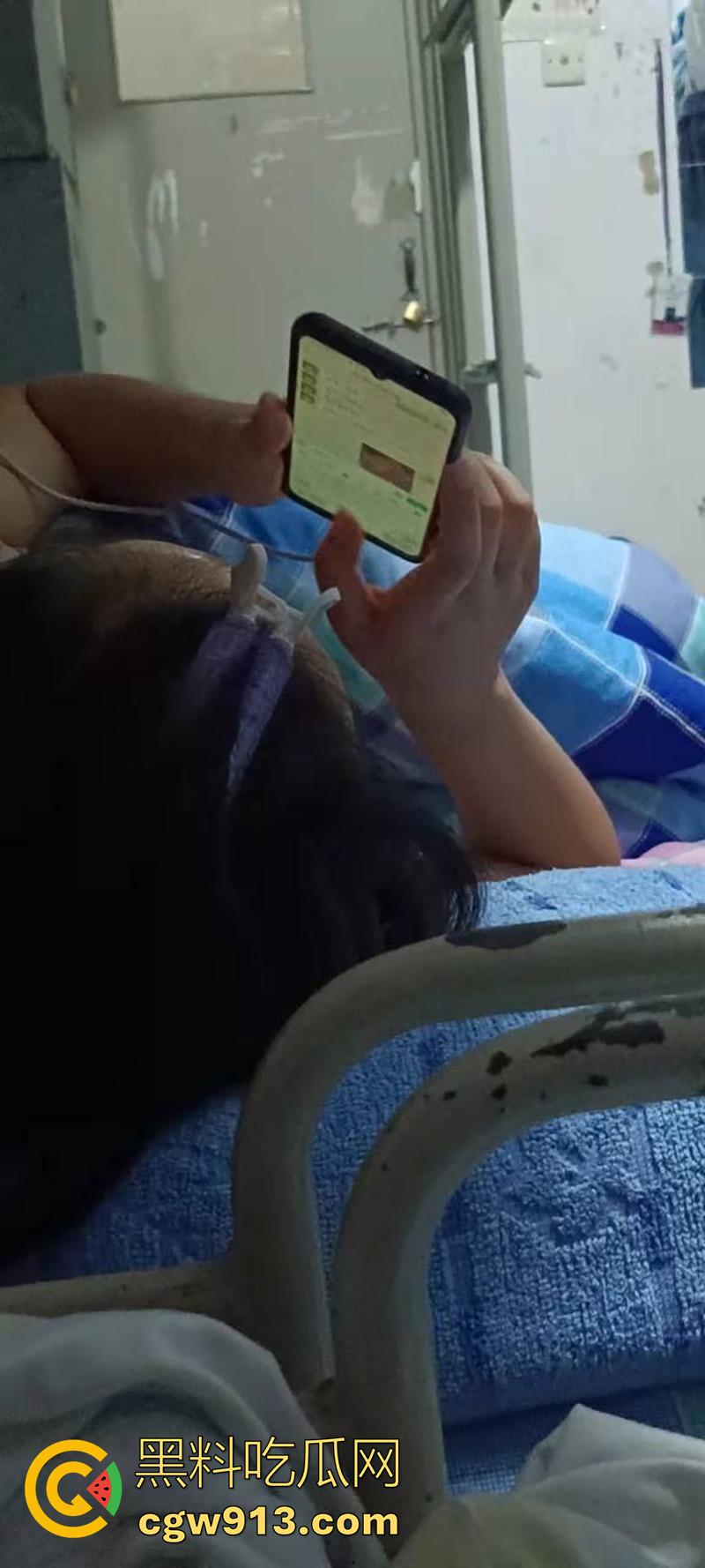 女生宿舍偷拍室友发骚,被窝里自拍小穴给网友,看来是憋坏了啊,果然表面再清纯,私下也是骚逼!-2