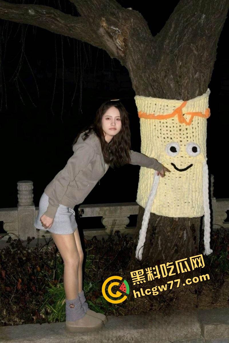 上海职院学院女神【潘玥】白裙学霸私下变性奴沉迷炮火,被同学轮操不够还主动给大叔爆肛!-1